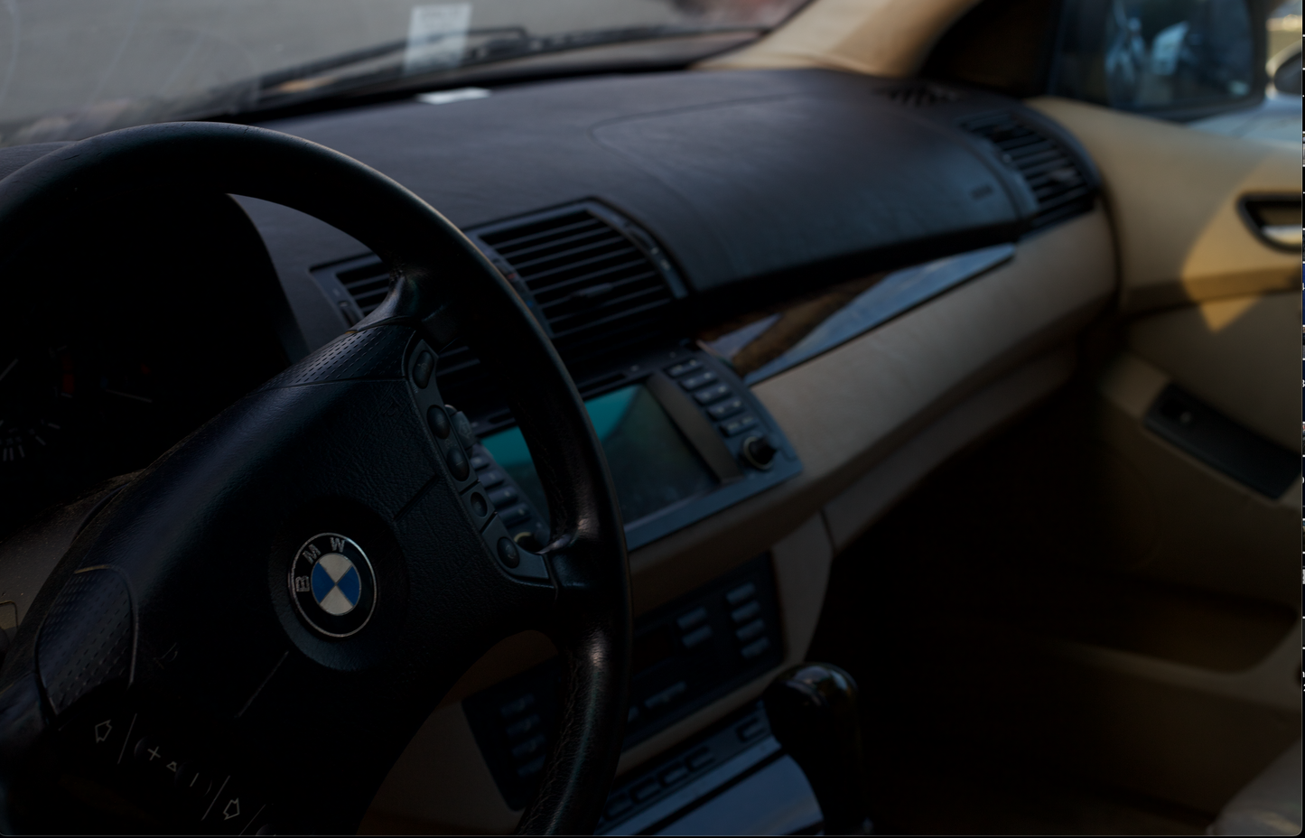 BMW X5 2005 – Luxury SUV Rental for Comfort & Style!